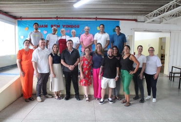 Prefeito Roberto Araujo visita escola municipal e confere nova merenda em Avaré