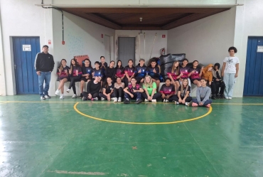 Alunos da Escola Dr. Edgardo Cardoso e Apae de Fartura participam de vôlei adaptado