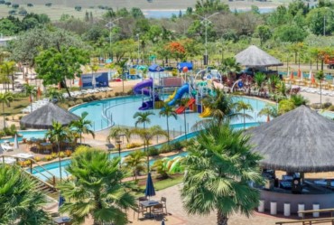 PARQUE AQUÁTICO DE AVARÉ ESTÁ DE PORTAS ABERTAS ESPERANDO POR VOCÊ E SUA FAMÍLIA