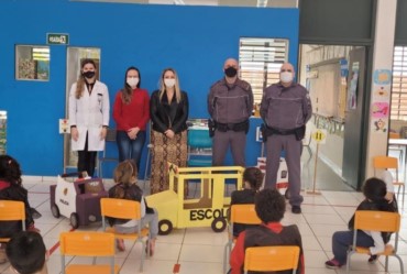 Creche Escola Anaclite Adelasir realiza palestra com a Polícia Militar para alunos