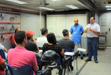 Curso de soldador é iniciado em escola móvel do SENAI em Avaré