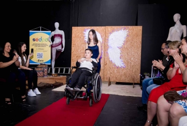 Desfile inclusivo dá protagonismo a pessoas com deficiência no município de Avaré