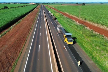 Via Raposo implanta “Pare e Siga” na SPA-312, em Piraju, para recuperação do pavimento