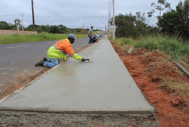  Calçada com quase 200 metros é construída na Villa Jatobá