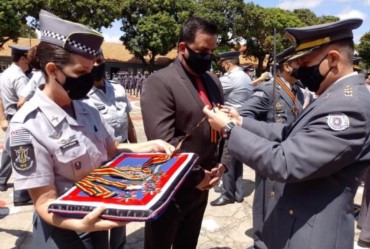 Prefeito Jô é homenageado com comenda da Polícia Militar