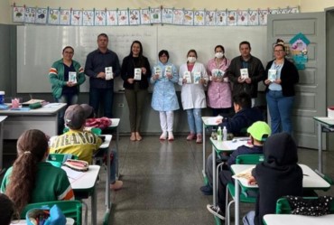 Timburi entrega Kit de saúde bucal aos alunos do fundamental
