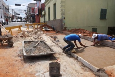 Prefeitura de Avaré recupera rua na  região central danificada pelas chuvas