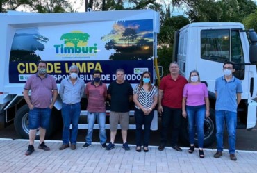 Prefeitura de Timburi adquire novo caminhão para coleta de lixo 