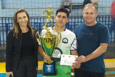Equipe Martins conquista título de campeonato de Futsal em Taguaí