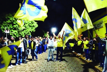 Reta final: Filé e Doriveti de Fartura mobilizam multidão em pedal e  caminhada da vitória; carreata e live encerram campanha pela reeleição