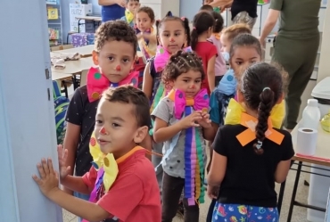 Alunos de escolas municipais de Avaré celebram o Dia do Circo