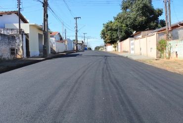 Rua do Calvário, no Jardim Vera Cruz, é integralmente recapeada em Avaré