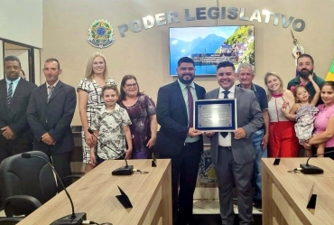 Rodrigo Bongo recebe título de Cidadão Sarutaiense 