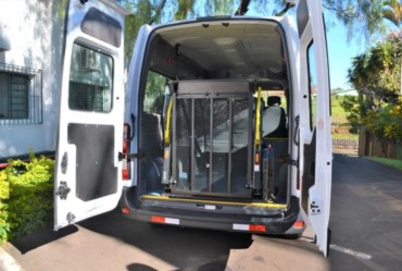 Veículo utilizado para transporte de pacientes ganha acessibilidade em Avaré