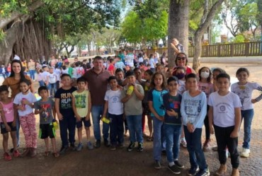Prefeito Douglas realiza festa para crianças em Itaporanga