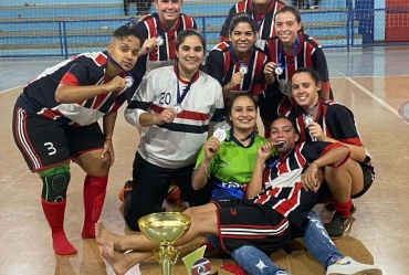 Equipe da CME Fartura conquista vice-campeonato em competição regional de futsal feminino