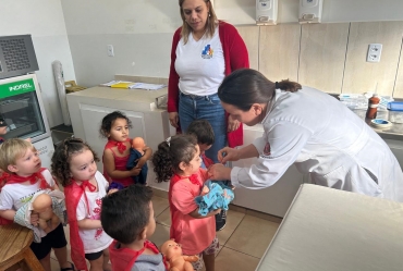 Creche Santa Rita de Taguaí realiza visita a UBS Rosa Boranga