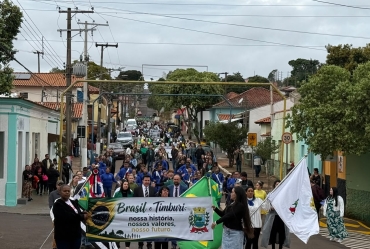 Timburi resgata Desfile de 7 de Setembro e mobiliza a população