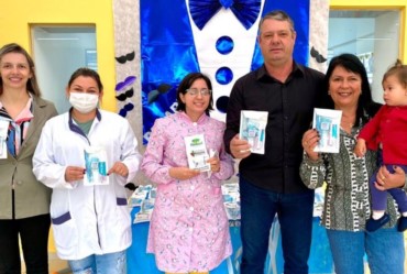 Prefeitura de Timburi entrega kits de saúde bucal para educação infantil