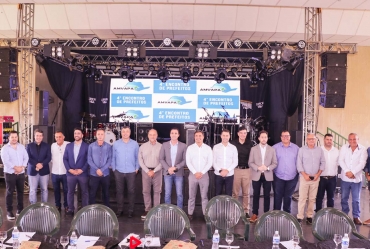 Deputado Federal Maurício Neves participa do  4º Encontro de Prefeitos do Consórcio Amvapa em Itaí
