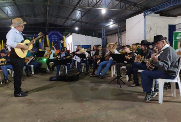 Grupo de violeiros de Timburi participa de encontro regional em Taguaí 