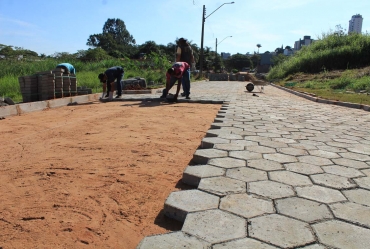 Lajotas são implantadas em trecho da Avenida Nações Unidas em Avaré