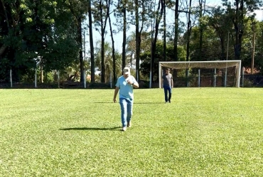 Cristiano Amorim visita praças esportivas e anuncia reforma