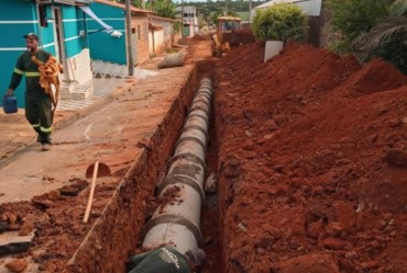 Prefeito Douglas Benini inicia obras de drenagem no bairro Rio Verde
