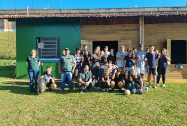 Alunos de Avaré participam de ação educativa sobre limpeza urbana no Horto Florestal 