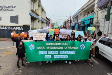 Estudantes protagonizam passeata do Dia do Meio Ambiente em Avaré