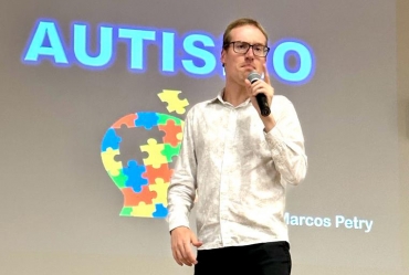 Palestra sobre Autismo com Marcos Petry é sucesso em Fartura