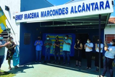 Homenagens e inaugurações de Sarutaiá marcam o aniversário de 63 anos de emancipação de Sarutaiá na EMEF - Iracema Marcondes de Alcântara
