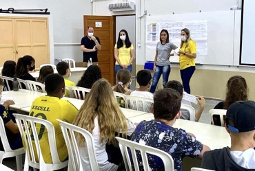 Alunos dos 5º anos da EMEF visitam a escola Padre Bento de Queiroz