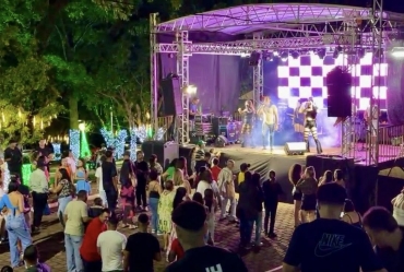 Timburienses comemoram chegada de 2026 com shows e queima de fogos