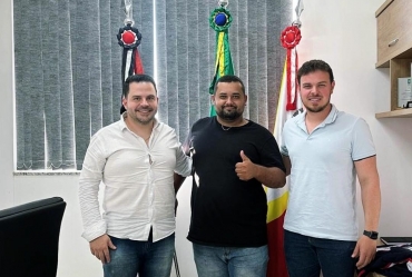 Vereador Juninho do Turcão de Coronel Macedo faz projeto para aumentar o período de licença maternidade e paternidade dos funcionários públicos