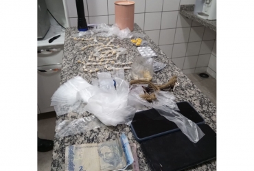 Polícia Civil apreende 169 pedras de crack e prende dois suspeitos em Taquarituba