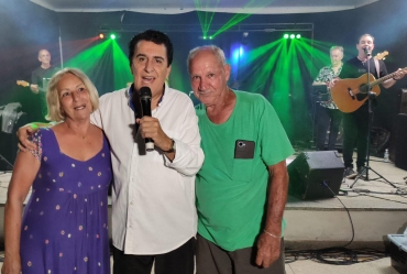 Cantor Angelo Máximo encanta timburienses  em noite memorável no Festival 50 + em Timburi