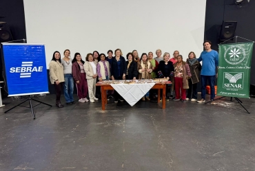 Curso em Timburi ensina produção de bijuterias com sementes