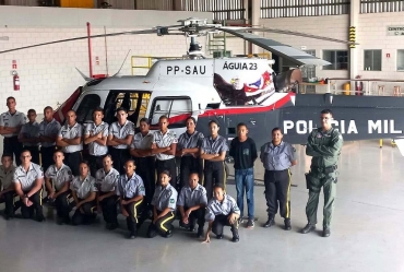 Alunos da ADPM visitam Base Aérea da Polícia Militar em Bauru