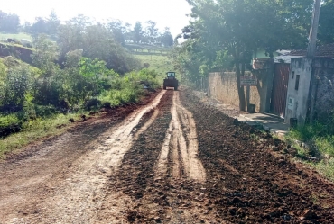 Prefeito Douglas Benini intensifica melhoria em estradas rurais em Itaporanga