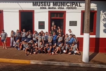 Alunos da Escola Arlindo Bérgamo visitam Museu Municipal de Fartura
