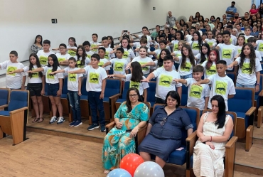 Emoção e Conquistas: 115 Alunos Celebram a Formatura do Quinto Ano na Escola João Batista de Oliveira