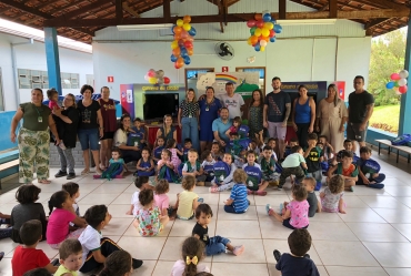 Surpresa no primeiro dia de aula: Alunos da rede recebem mochilas e Kit de material escolar 