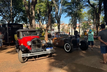 7º Encontro de Carros Antigos reúne carros históricos em Fartura