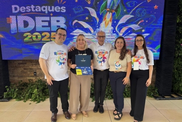 Timburi é homenageado por resultados do IDEB 2025 durante encontro regional de educação