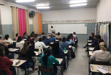 Professores tem formação específica para avaliações externas