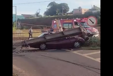Acidente grave rodovia João Melão, próximo a entrada do bairro Terras de São José sentido represa à Avaré