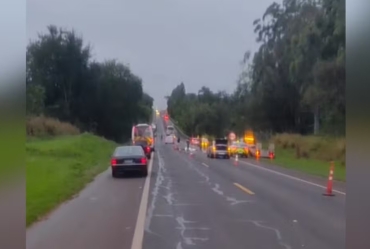 Motociclista fica gravemente ferido após acidente com carreta na SP-255 em Avaré