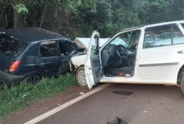 Acidente entre dois veículos deixa feridos em rodovia de Piraju