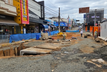 Nova etapa da obra contra enchentes avança pela Rua Rio Grande do Sul em Avaré